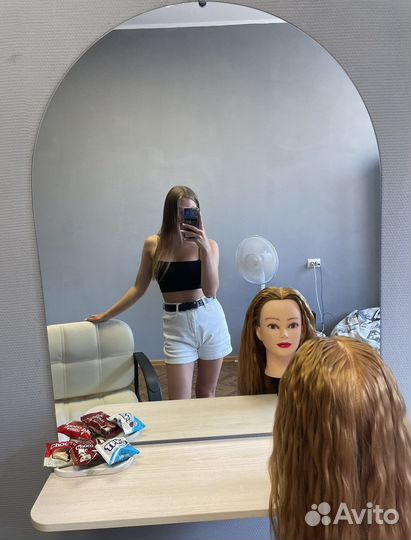 Зеркало с полочкой