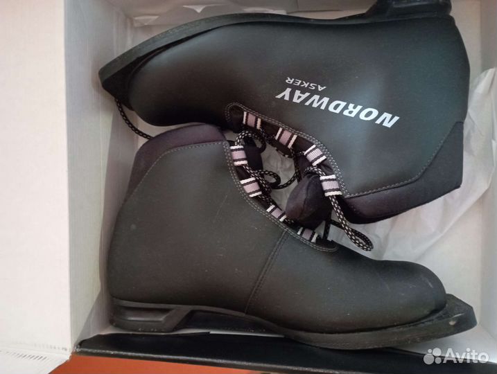 Лыжные ботинки