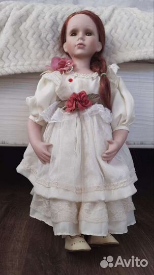 Кукла фарфоровая