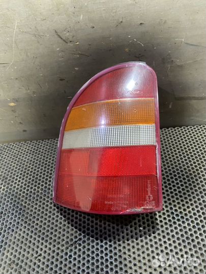 Фонарь левый Форд Мондео 2 Универсал Mondeo 2