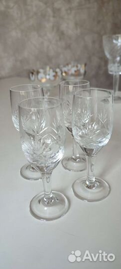 Хрустальный графин с рюмками