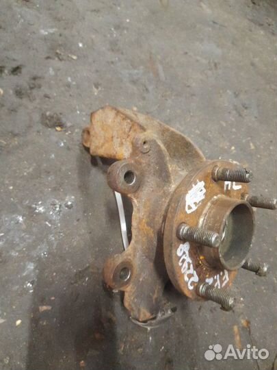 Кулак поворотный левый Ford Focus 2 седан 1.8