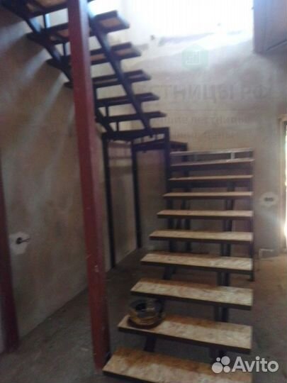 Каркас лестницы металл