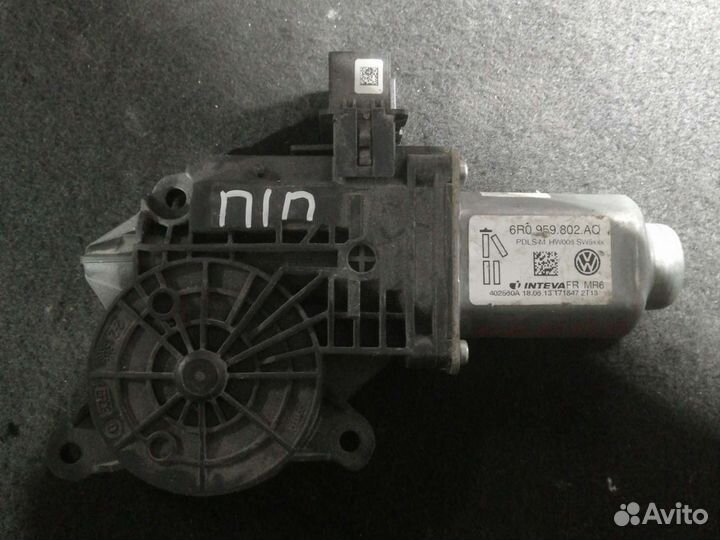 Моторчик стеклоподъемника задний vag