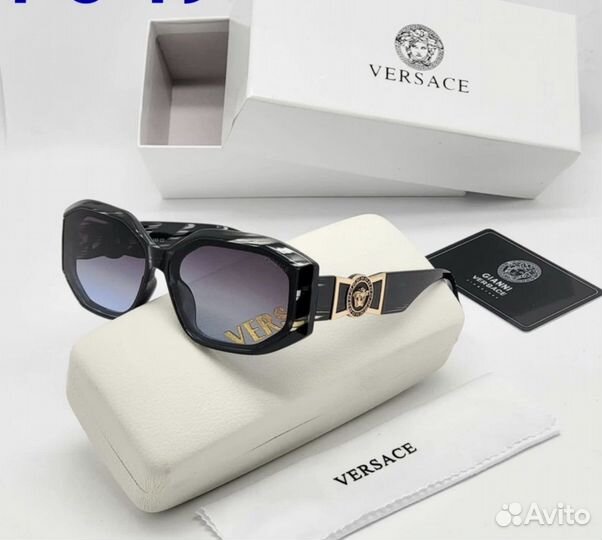 Солнецезащитные очки versace