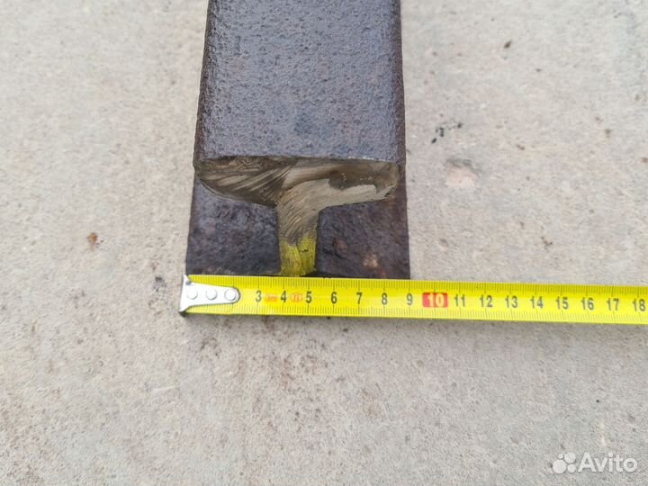 Кусок рельса наковальня