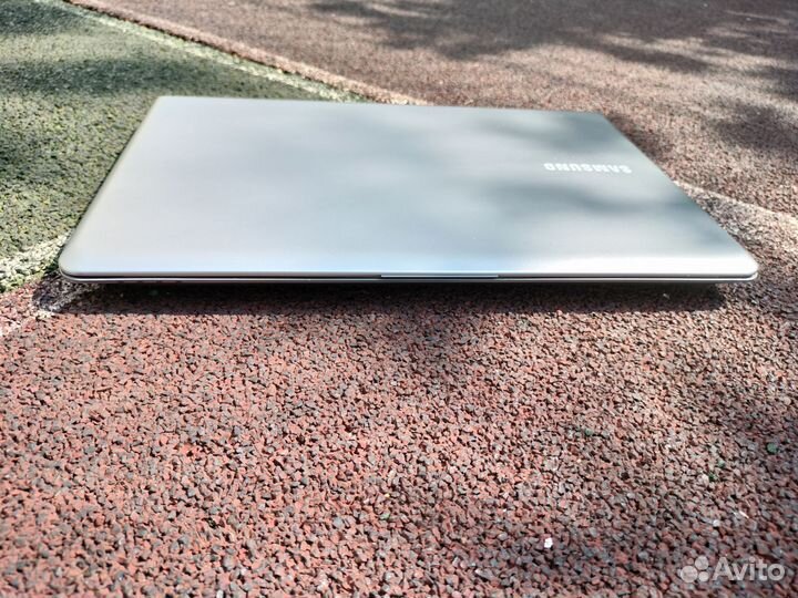 Samsung NP530U4C, i3-2377M, SSD+HDD 500Gb, RAM 4Gb