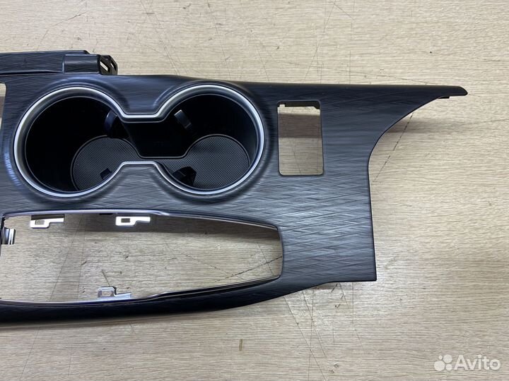 Накладка центральной консоли Toyota Camry 75