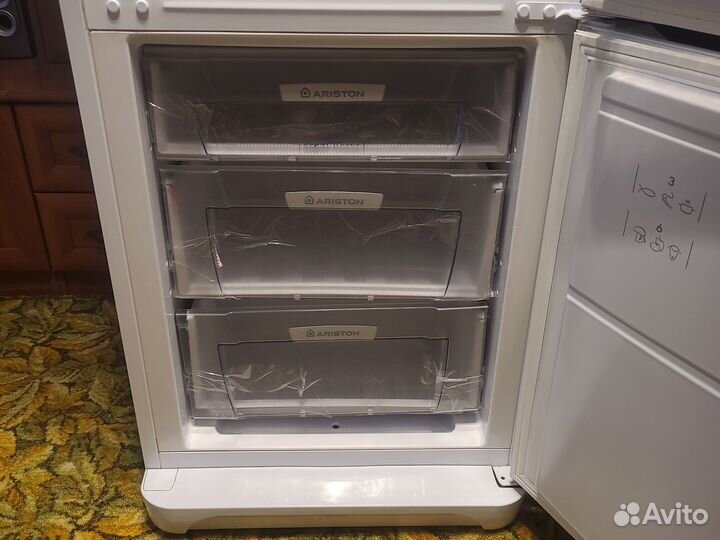 Холодильник аристон бу