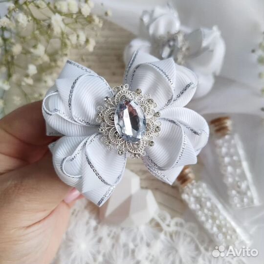 Белые бантики