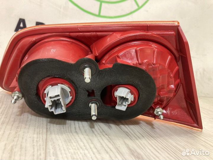 Фонарь в крышку багажника задний Mitsubishi Lancer