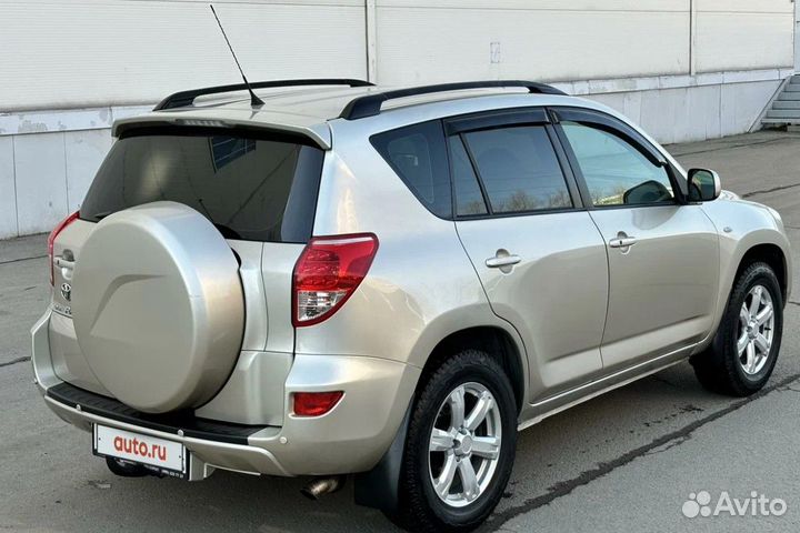 Фонарь задний правый Toyota RAV4 30 дорестайлинг о