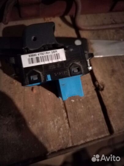 Кнопка стеклоподъёмника kia Rio 3