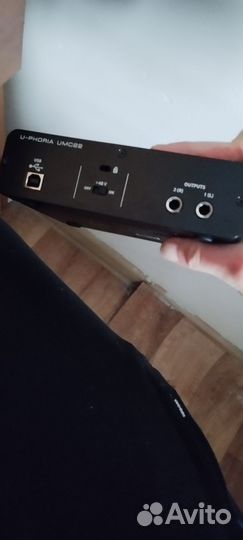 Звуковая карта behringer umc22