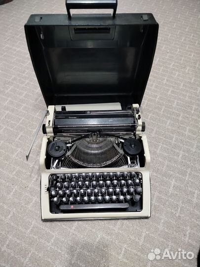 Печатная пишущая машинка