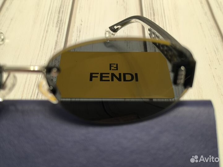 Солнцезащитные очки Fendi