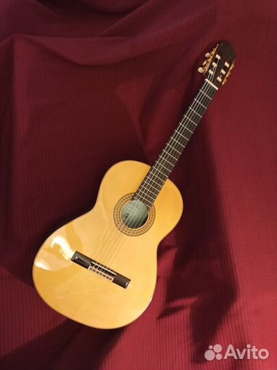 Продаю мастеровую гитару