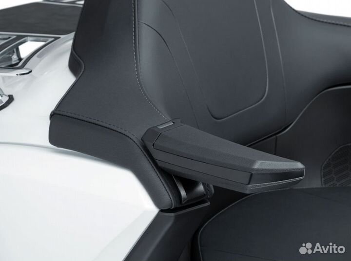 Подлокотники пассажира Kuryakyn Gold Wing 18-20