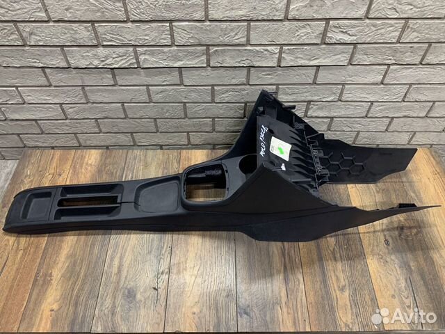 Volkswagen Polo Sedan Консоль центральная