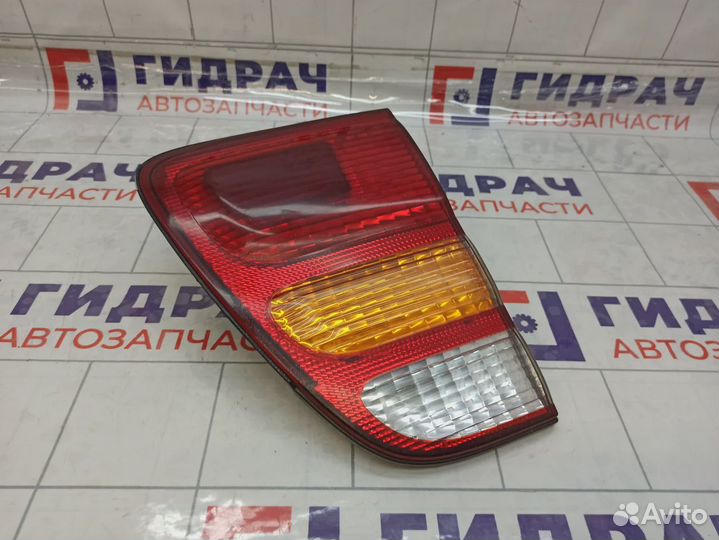 Фонарь задний внутренний левый Toyota Land Cruiser (J100) 81590-60060