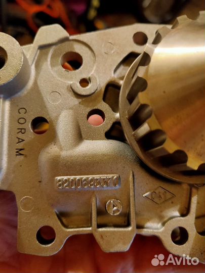 Водяной насос помпа Renault Logan новая