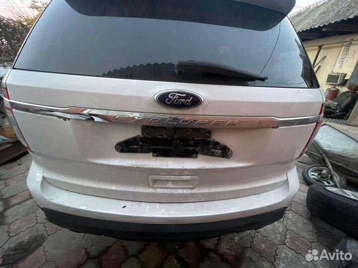 Задняя часть Ford Explorer 5