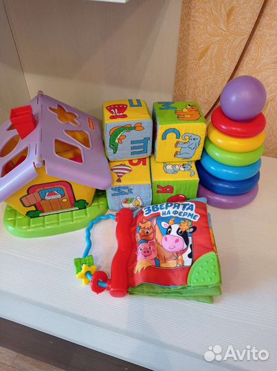 Развивающие игрушки для малышей пакетом