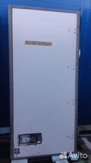 Двери грузового фургона