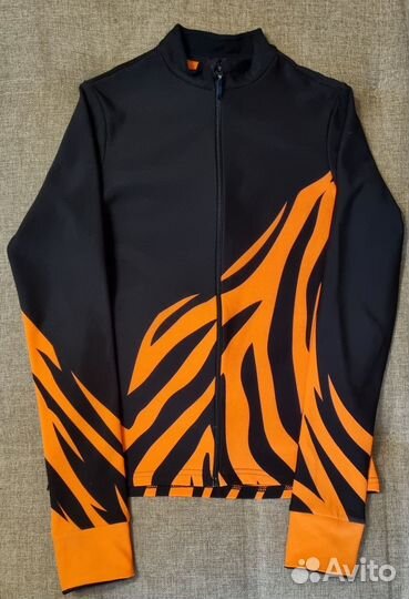 Продам кофту для тренировок на льду