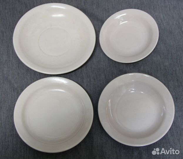 Набор столовый из фаянса - тарелки. СССР