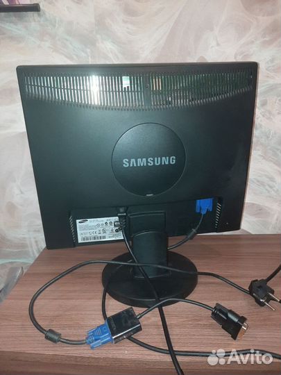 Монитор Samsung SyncMaster 943n