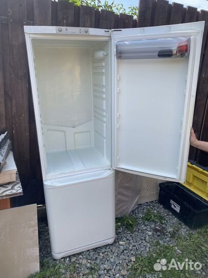 Холодильник ariston