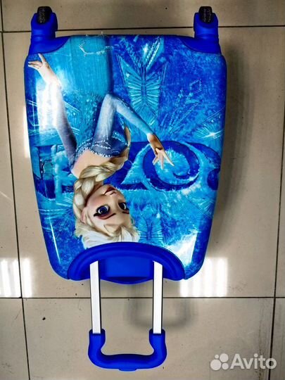 Детский чемодан на колесиках