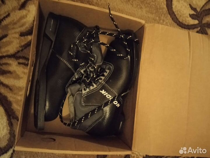 Лыжные ботинки