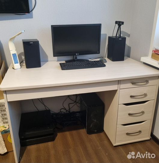 Письменный стол