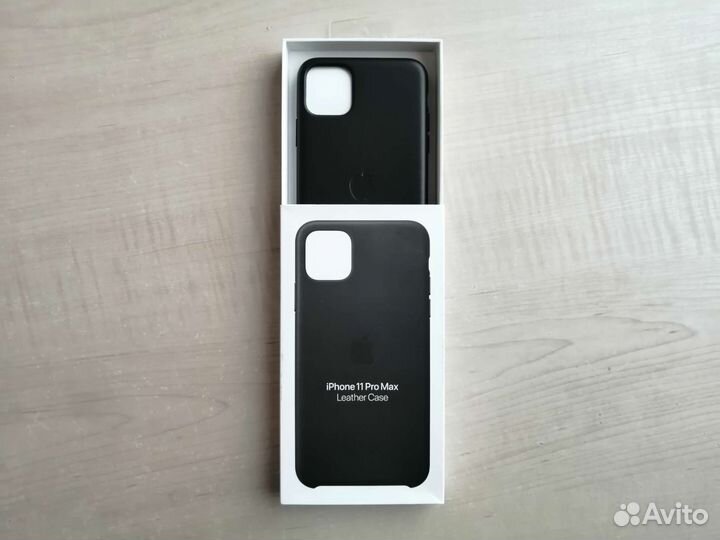 Кожаный чехол для iPhone 11Pro Max (цвет Black)