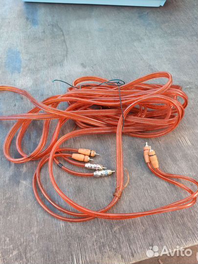 Провода на сабуфер