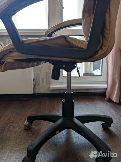 Офисное кресло