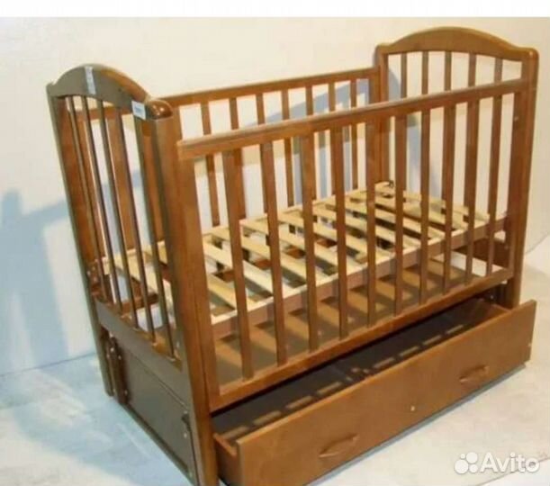 Кроватка детская с маятником и ящиком