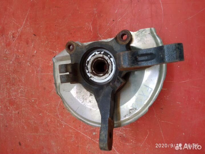 Поворотный кулак (со ступицей в сборе) Mitsubishi