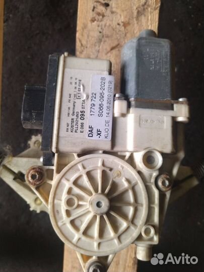 Моторчик стеклоподъемника передний правый DAF