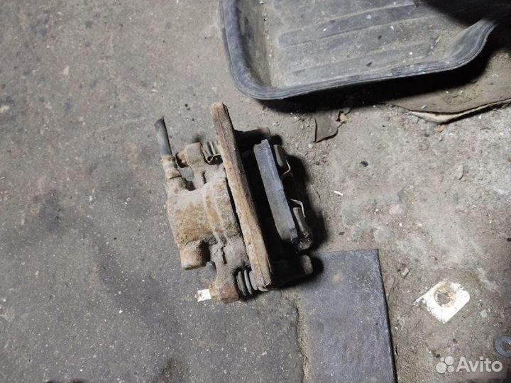 Суппорт тормозной задний левый Mitsubishi Asx