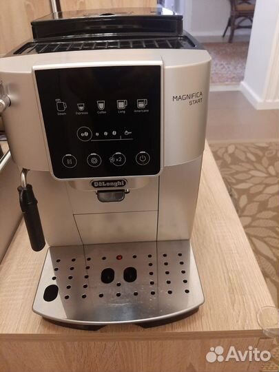 Кофемашина delonghi magnifica s