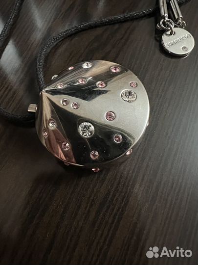 Кулон Swarovski на кожаном шнурке