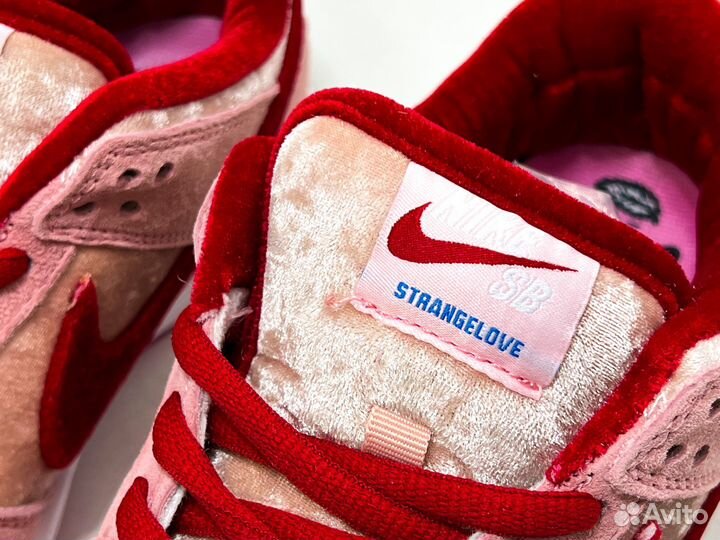 Кроссовки Nike Dunk Low Strange Love