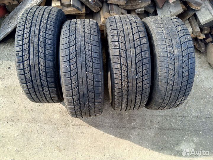 Bridgestone Blizzak LM-001 215/55 R17