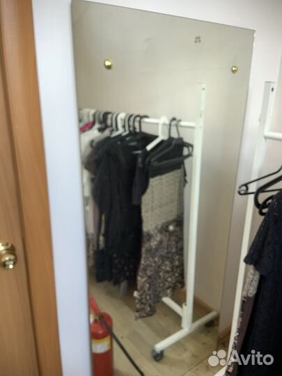 Большое зеркало для примерочной