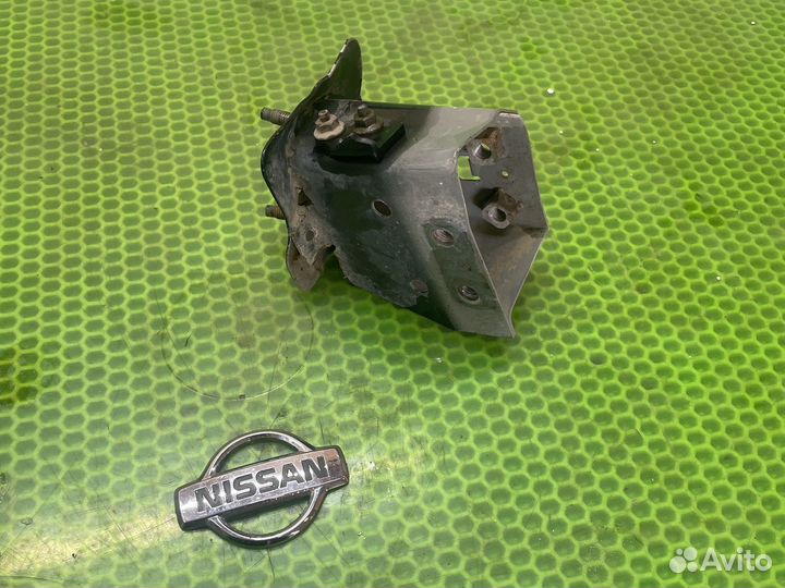 Крепление лонжирона левый nissan almera classic