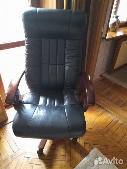 Кресло кожаное