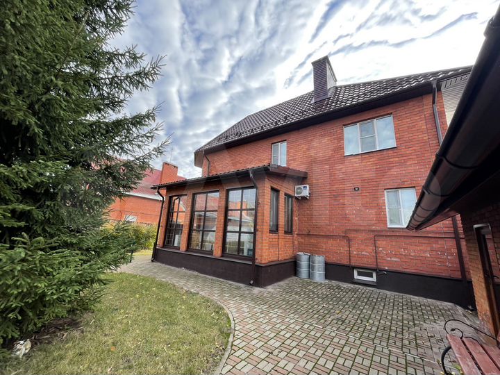 Дом 182 м² на участке 12 сот.